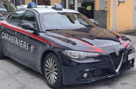 Suonano per sbaglio al citofono: ragazzini minacciati col coltello