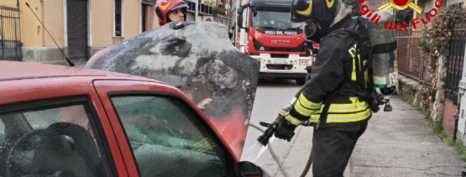 Auto in fiamme a Samarate