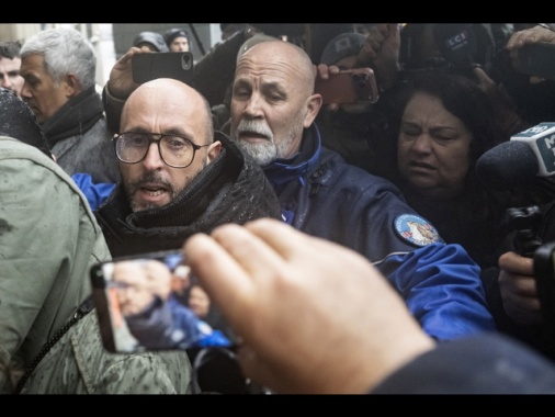 Familiari delle vittime di Crans aggrediscono i Moretti all'arrivo all'interrogatorio