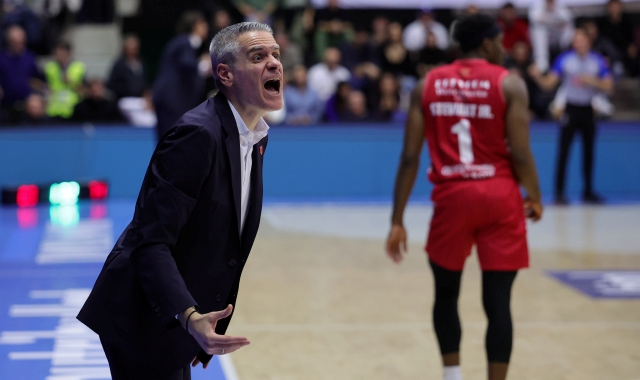 Arriva la capolista, Kastritis carica Varese