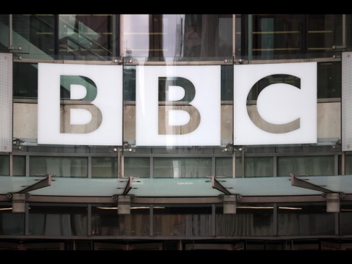 La Bbc sotto pressione, cala la scure dei tagli su costi e dipendenti