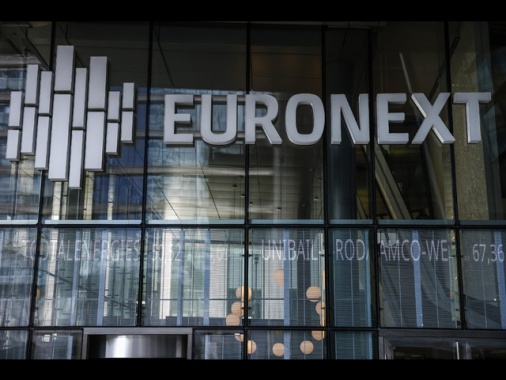Borsa: Europa a due velocità in chiusura, Parigi -0,35%, Londra +0,42%