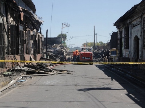 San Salvador, un incendio devasta il centro storico: 5 morti