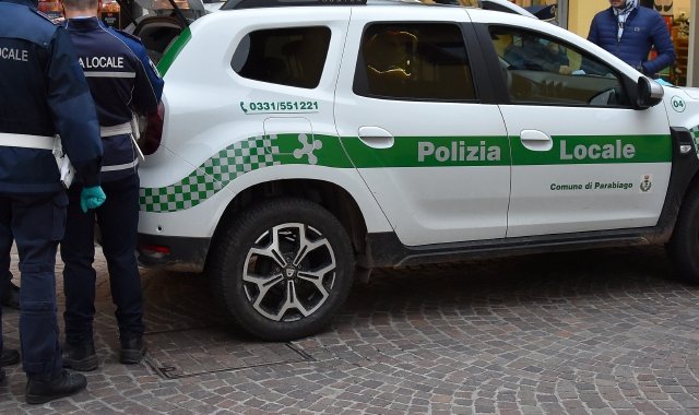 Ruba pile e dentifrici per 700 euro: preso