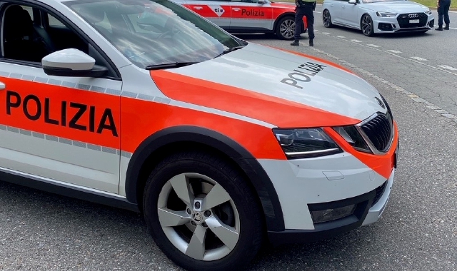 Spaccia droga e farmaci: arrestato 21enne