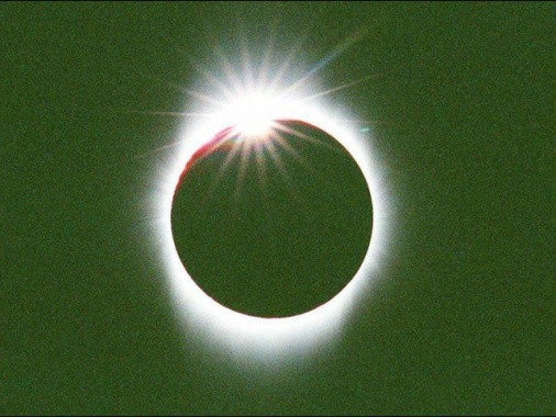 Domani la prima eclissi solare del 2026, visibile dall'Antartide