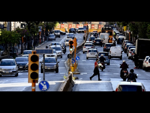 Bozza Ue, 'sussidi e-car solo con 70% componenti prodotti in Europa'