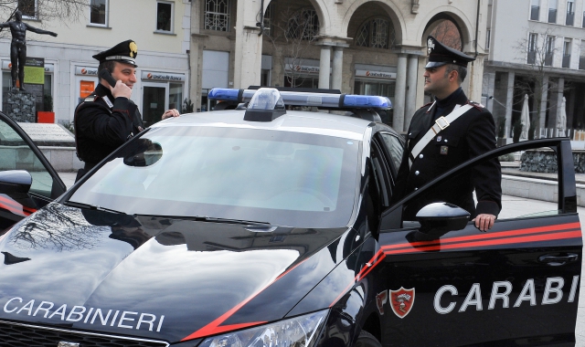 Sulla rapina indagano i carabinieri  (foto Archivio)