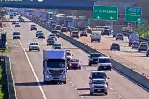 Autolaghi, incidente: traffico bloccato