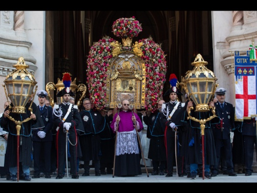 Infranto per furto il vetro della Madonna di San Luca a Bologna