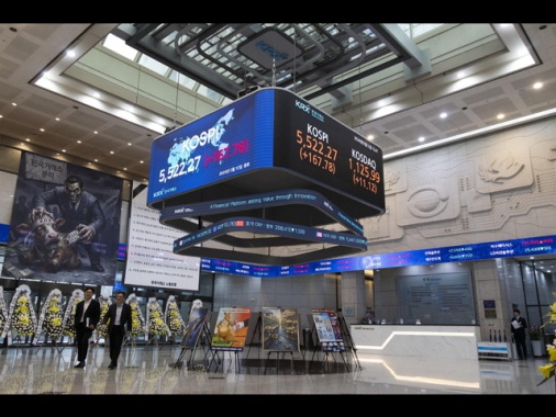 Borsa: l'Asia senza la Cina chiude positiva, si guarda all'Ia