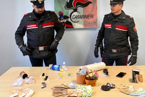 Coca nella spazzola e nel telecomando dell’auto: arrestato