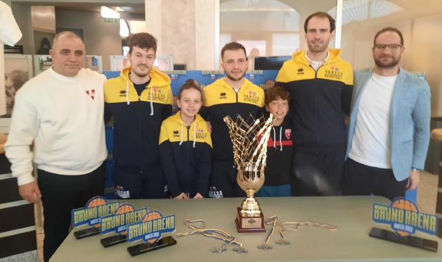 Trecento bambini a canestro per ricordare Bruno Arena