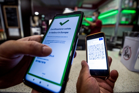 Falsi certificati per il green pass: tutti assolti