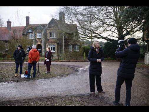 Gb lavora a legge per rimuovere Andrea da linea successione