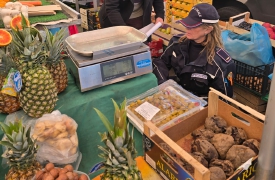 Pesatura senza tara, fruttivendolo nei guai