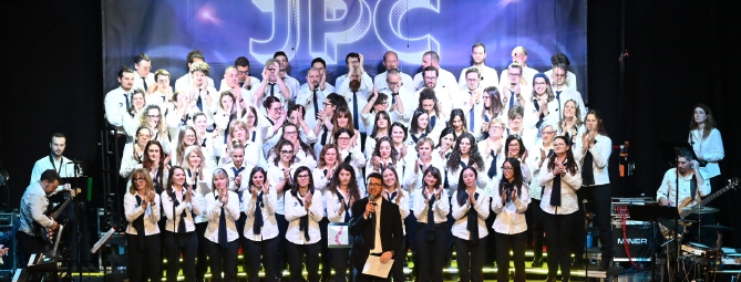 Coro JPC, la musica che sfida il tumore al seno