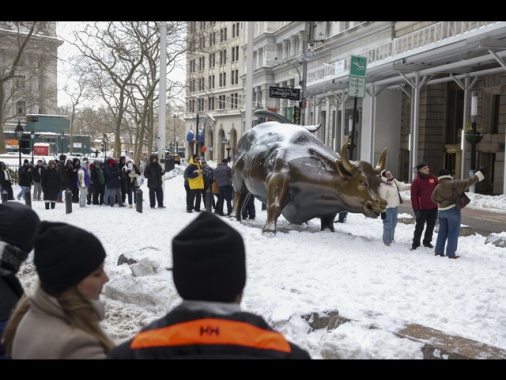 Il sindaco di New York ordina il divieto di viaggio per la neve