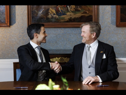 Nasce il nuovo governo in Olanda, Jetten premier più giovane di sempre