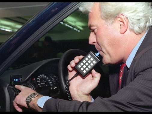 Scatta da oggi l'alcolock in auto, costa circa 2.000 euro