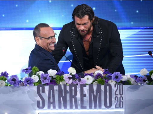 Conti, a Sanremo carrambata dopo 50 anni tra i due Sandokan Can Yaman e Kabir Bedi