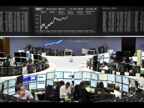 Borsa: Europa azzera le perdite con future Usa, a Milano (-0,46%) giù le banche