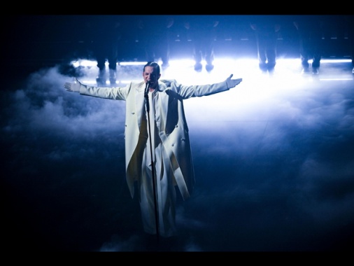 Perdutamente, l'omaggio da brivido di Achille Lauro alle vittime di Crans Montana