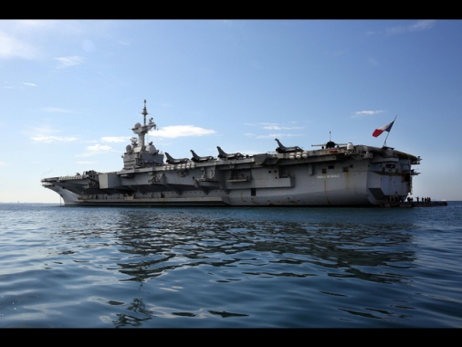 Media, 'drone russo si avvicina a portaerei francese a Malmo, respinto'