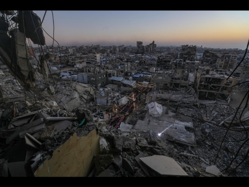 Attacchi israeliani su Gaza, almeno cinque morti