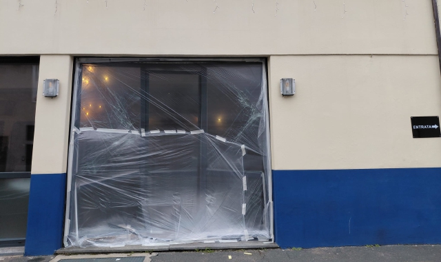 Castellanza, auto come ariete: pizzeria nel mirino