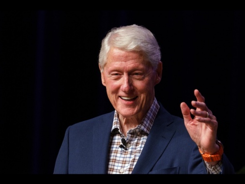 Bill Clinton, 'non avevo idea dei crimini di Epstein'
