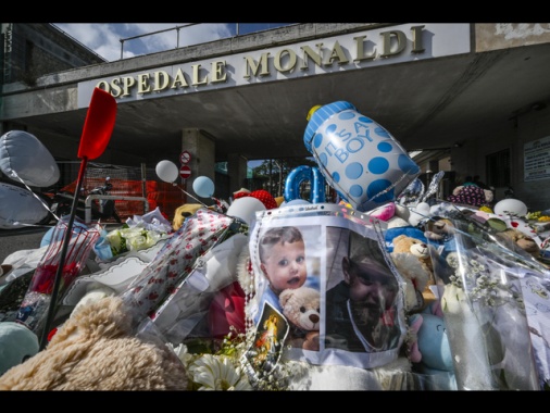 Bimbo trapiantato, azienda Monaldi sospende due dirigenti medici