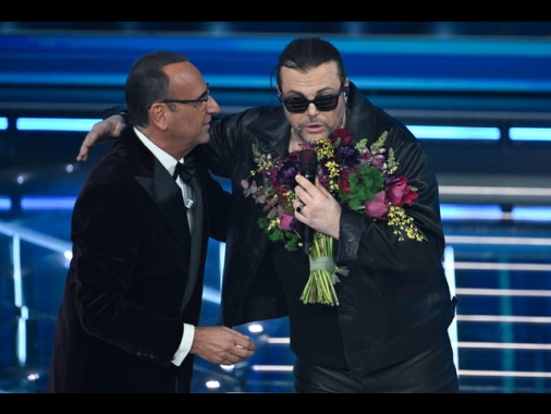 Sarcasmo Grignani a Conti, 'sui fiori c'è il numero della Pausini così la chiamo?'