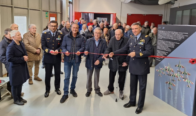 Il taglio del nastro per la mostra “Custodi del Cielo”