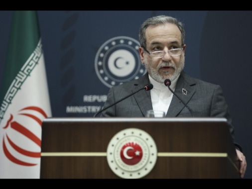 Araghchi, 'per quanto ne sappia Khamenei è ancora vivo'