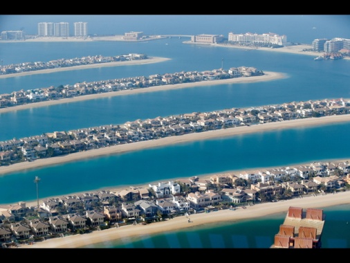 Testimoni, esplosioni sull'isola artificiale Palm a Dubai