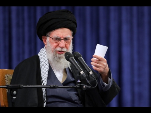 Media iraniani: 'Morti figlia, genero e nipote di Khamenei'