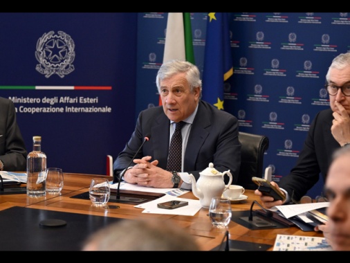 Tajani, la linea politica è quella della Ue, Italia non isolata