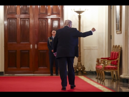 Trump, 'l'Iran vuole parlare ma è troppo tardi'