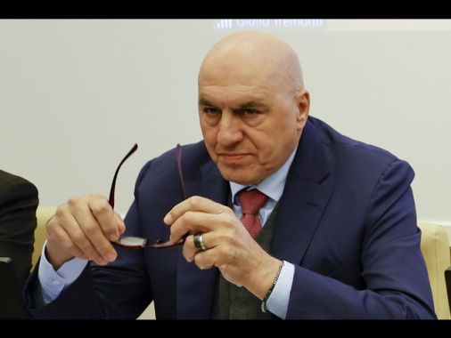 Crosetto, 'valutiamo aiuto rapido ai Paesi del Golfo, con decreto o altro'