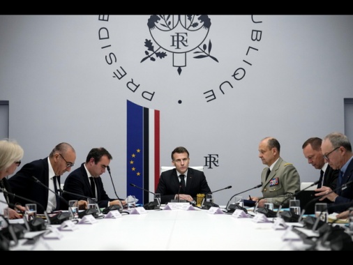 Macron, 'due basi francesi colpite, abbiamo abbattuto dei droni'