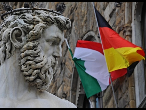 A febbraio rallenta l'attività dei servizi in Italia, accelera in Germania