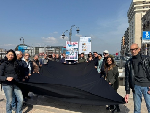 Attivisti presentano denuncia penale contro vertici ex Ilva e ministro Urso