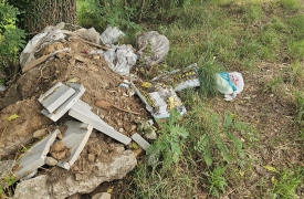 Tradate, rifiuti in strada: fioccano le multe