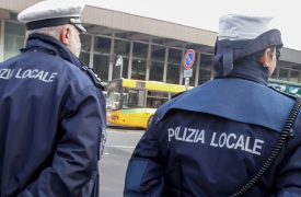 Polizia locale a piedi contro furti e truffe: «Così più visibili»