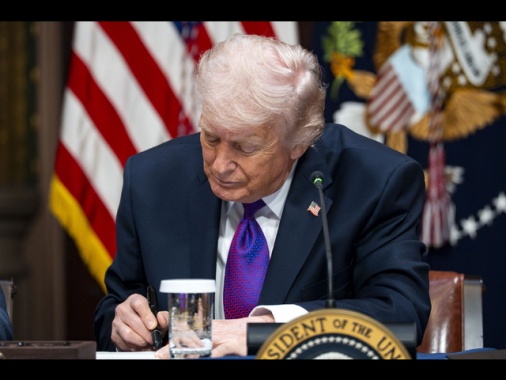 Trump, 'cadrà anche Cuba, vogliono un accordo'