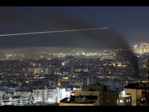 Israele, 'intensi bombardamenti su Beirut sud, colpiti siti Hezbollah