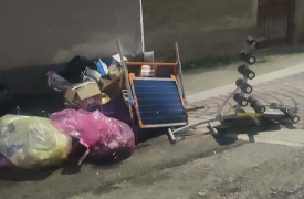 Abbandono di rifiuti in pieno centro: beccato