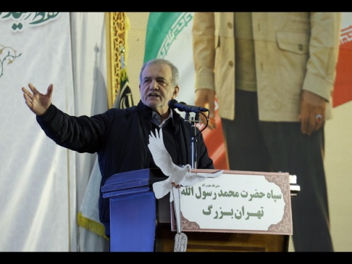 Iran, 'non ci arrenderemo mai agli Usa e a Israele'