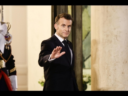 Macron sente Pezeshkian, 'stop ai raid ai Paesi della regione'